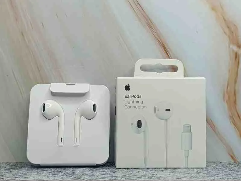 AUD A1748 EARPODS LIGHTNING