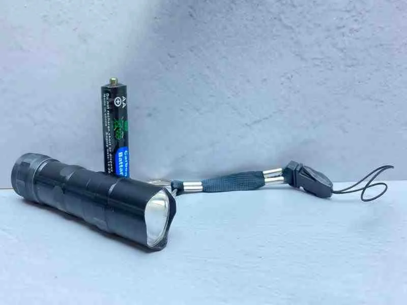 LINTERNA PEQ BRILLANTE CON BAT-AA 11203